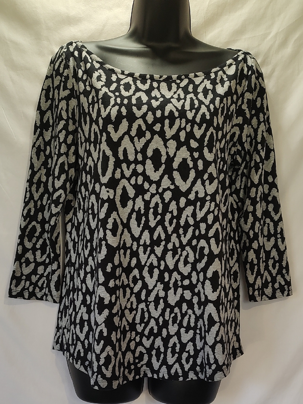 Liz Claiborne Black and White Animal Print Scoop Neck Top